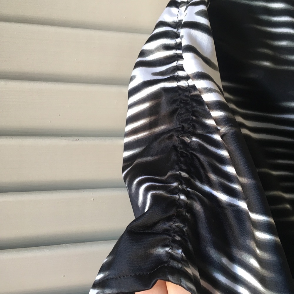 Textured Print Button Front Blouse - Picture 3 of 6